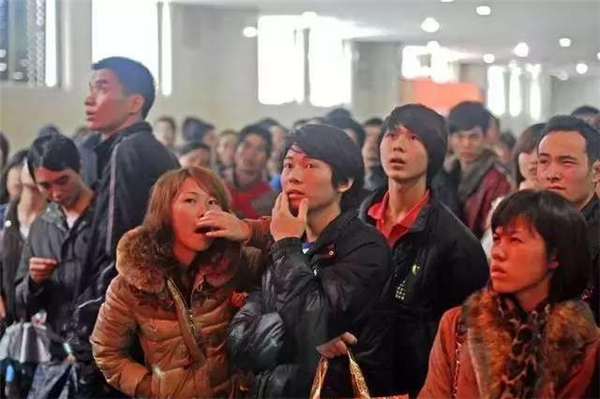 今年在学研究生将达300万人，今后的社会，没有学历的人该何去何从？
