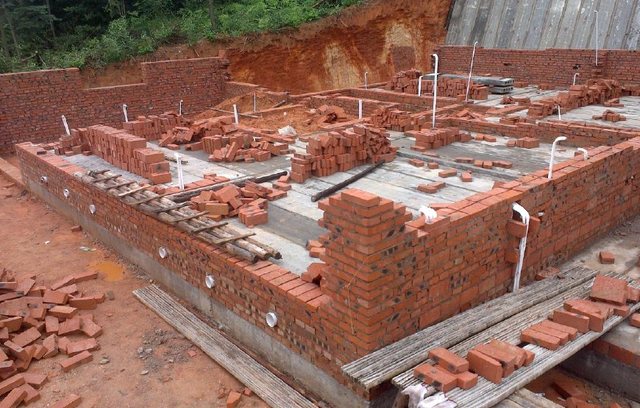 农民在自家的土地上建房是否违法