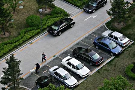 有没有规定新小区入住率达到多少才能收停车费？