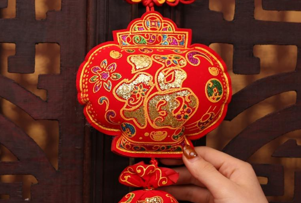 下午公司要录新年视频。每个人要说几句新年祝福语。用于年会。关于2016年的。就几句就行。谢谢大家。