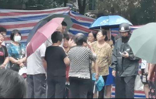 在化粪池已经发现来女士的一些人体组织，那么此案还有哪些疑点？