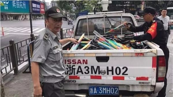 共享雨伞被清理是怎么回事？