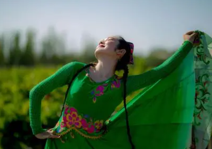 阿依古丽什么意思？