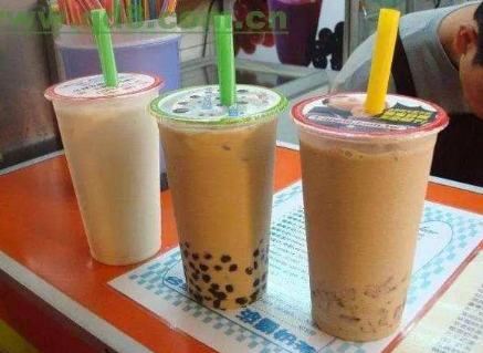 六旬教授喝完秋天第一杯奶茶进了医院，这是怎么了？