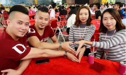今天珍爱网打电话过来要我到实体店去和红娘见一下，听说还要交钱不知道怎么办