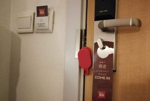 酒店客人房卡丢失做新卡要收费吗 收多少 我把卡丢失了