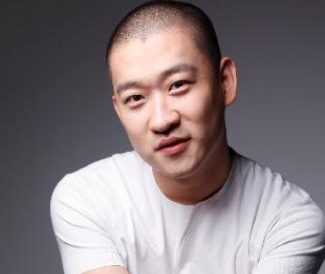 曹云金大闹郭德纲生日宴，却独独不敢惹李鹤东，他到底是什么人？