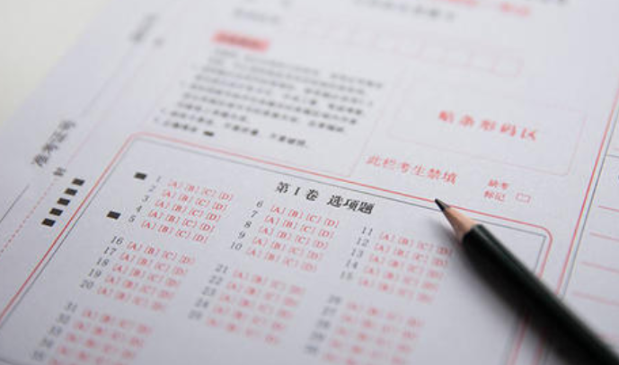 如果高考时有人把你的答题卡撕掉，你第一时间会怎么做？