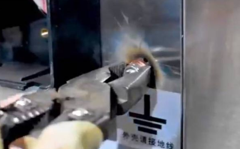 三相电接蒸饭箱怎么接？