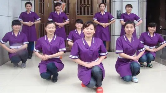 如何成为美容师？